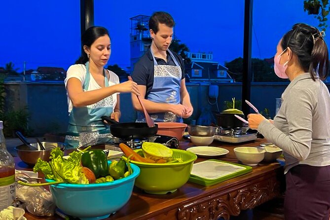Siem Reap Cooking Class - Getting There: Pickup and the Siem Reap Pub Hostel Start