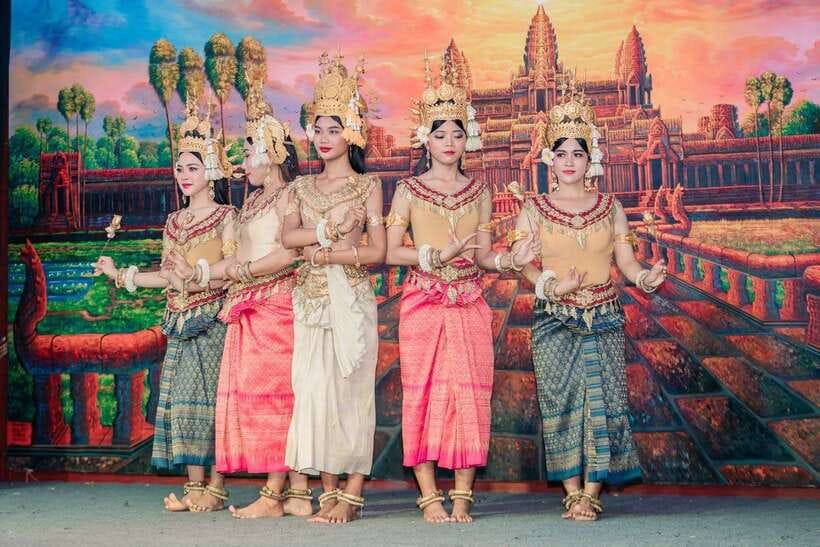 Siem Reap: Dinner and Traditional Show with Hotel Transfer - Garden vibe vs. indoor comfort: where your seat choice matters