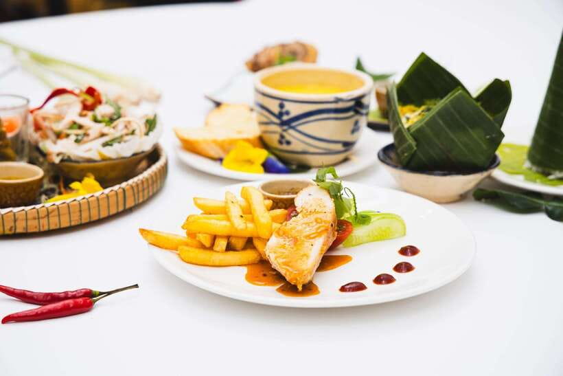 Siem Reap: Dinner and Traditional Show with Hotel Transfer - The buffet dinner: what’s included, what to expect, and how to eat smart