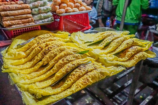 Siem Reap Evening Food Tour - Inclusive 5 stops Local Tastings - Street 60 Night Market: Bugs, Barbecued Chicken, and a Cold Drink Reset