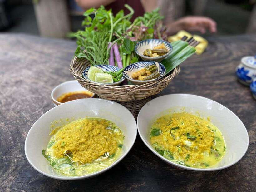 Siem Reap: Evening Food Tour with 10 Local Tastings - First stop: noodle tricks, stir-fry steps, and the Khmer habit of learning by watching