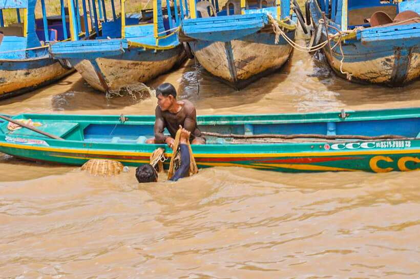 Siem Reap: Floating Village and Sunset Private Boat Tour - What you should bring to enjoy the boat and the sun