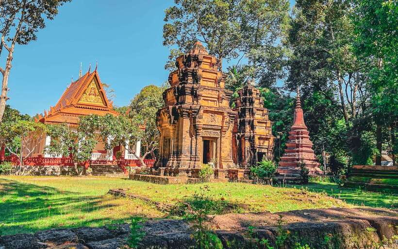 Siem Reap: FREE Market & Local Temple Tour - The monastery and pagoda visit: 10th-century roots in an active place