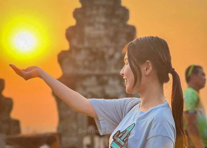 Siem Reap: Full-Day Angkor Wat Guided Tour with Sunset - Angkor Thom and Bayon: gates, smiling faces, and quick momentum