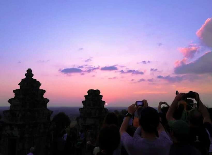 Siem Reap: Full-Day Angkor Wat Guided Tour with Sunset - Phnom Bakheng sunset: the climb, the timing, and the view payoff