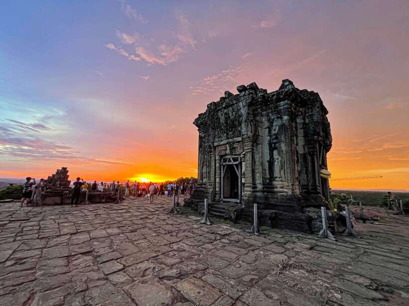 Siem Reap: Full Day Angkor Wat Temple Experience with Sunset - Key things that make this Angkor day work