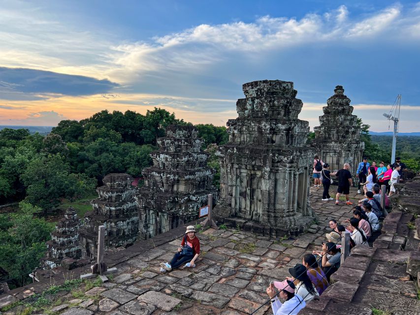 Siem Reap: Full Day Angkor Wat Temple Experience with Sunset - Phnom Bakheng sunset: the climb, the view, and what to expect