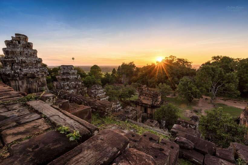 Siem Reap: Full Day Angkor Wat Temple Tour with Sunset - Angkor Thom and Bayon: Smiling Faces, Stone Meaning