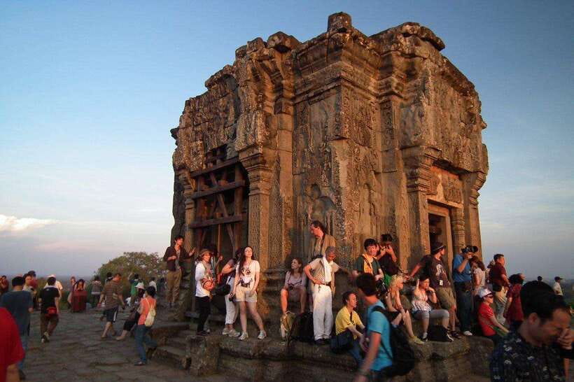 Siem Reap: Full Day Angkor Wat Temple Tour with Sunset - Pickup at 9:00 and the A/C Rhythm That Keeps You Sane