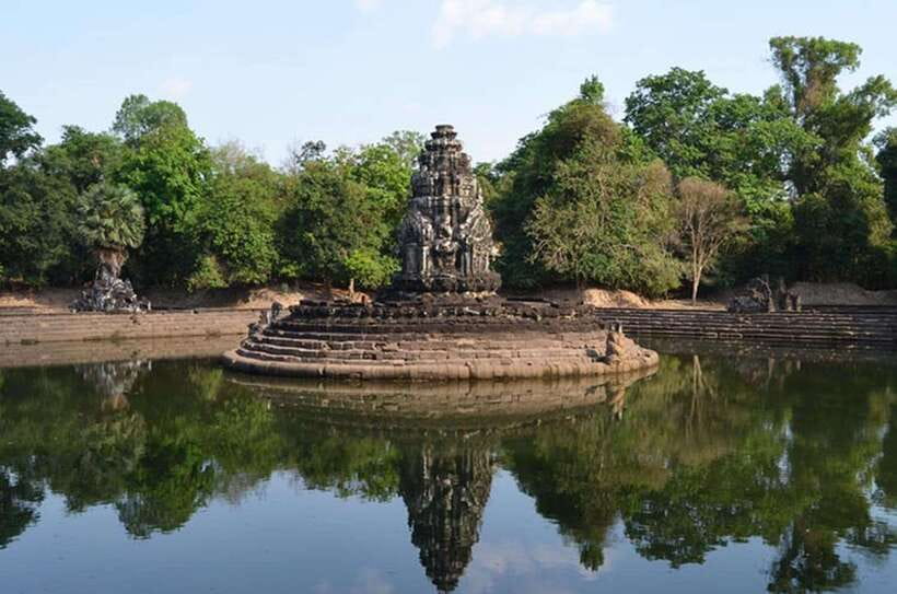 Siem Reap: Full-Day Tuk-Tuk Tour of Angkor Wat Temples - Neak Pean and Preah Khan: Water Temples and Jungle-Shadowed Halls