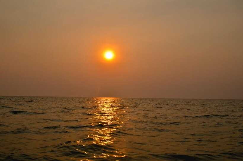 Siem Reap: Half-Day Kampong Phluk with Sunset, Boat & Guide - Guide Quality: What You Gain From a Local Storyteller