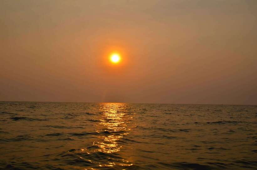 Siem Reap: Half-Day Kampong Phluk with Sunset, Boat & Guide - Kampong Phluk at Sunset, From Siem Reap in One Stretch