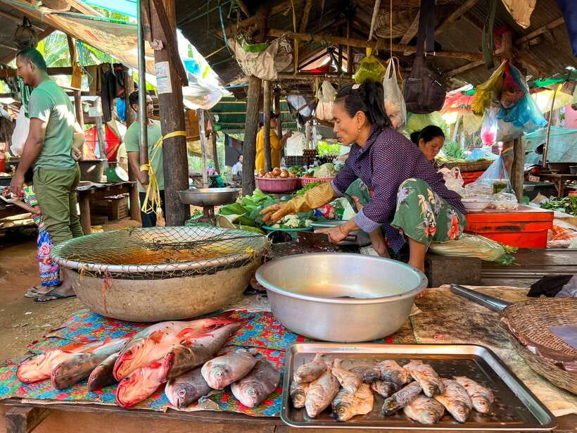 Siem Reap: Kampong Phluk and Tonle Sap Sunset Boat Cruise - Timing matters: dry season water levels and the photo tradeoff