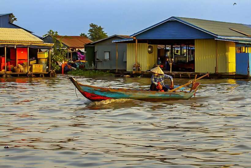 Siem Reap: Kampong Phluk Floating Village Tour with Boat - Boat time on Tonle Sap: life jackets, roofed boats, and real water