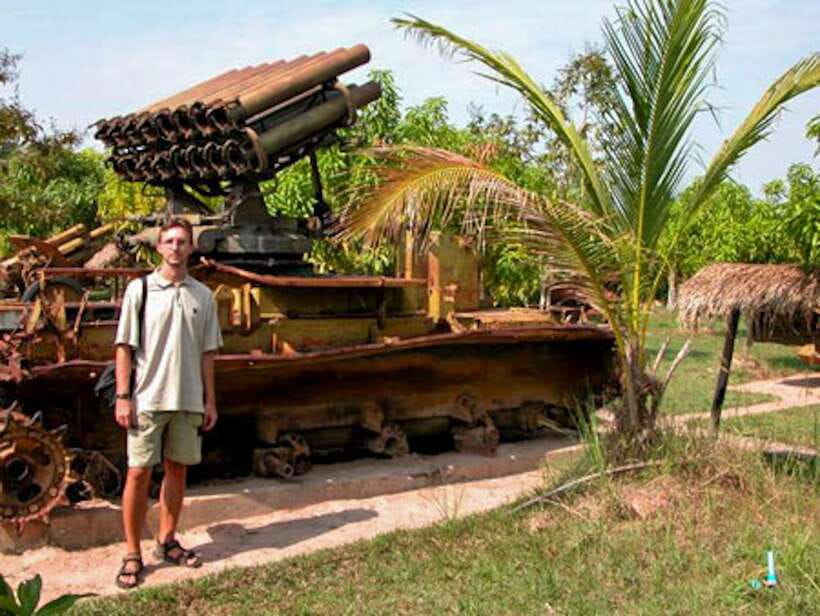 Siem Reap: Khmer Rogue, War museum &landmine museum Day Tour - Stop 1: Wat Thmey Killing Fields, Where Learning Lands Hard