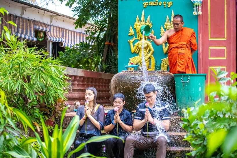 Siem Reap: Khmer Water Blessing by Monk and Lotus Farm Visit - Your 4-hour route: shrine start, lotus fields, and the main blessing