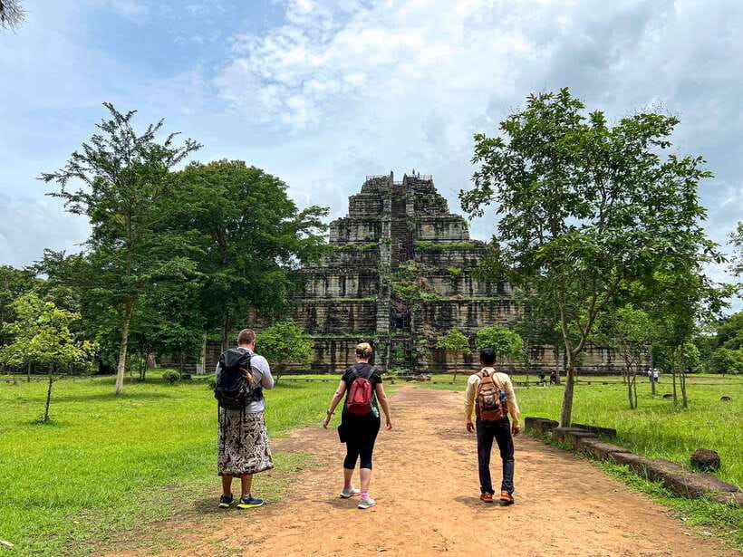 Siem Reap: Koh Ker, Beng Mealea, & Banteay Srei Join-in Tour - Preah Dak palm cakes: a quick cultural warm-up