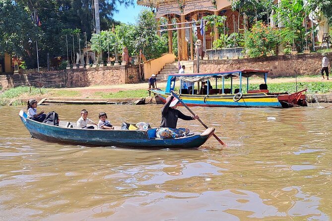 Siem Reap: Kompong Pluk Tonle Sap , Floating Village Tour Cruise - Roka Pagoda: a short, free stop that connects faith to daily life