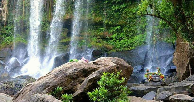 Siem Reap: Kulen Waterfall by Private Tour - Palm sugar village stop: where souvenir shopping turns into a real lesson