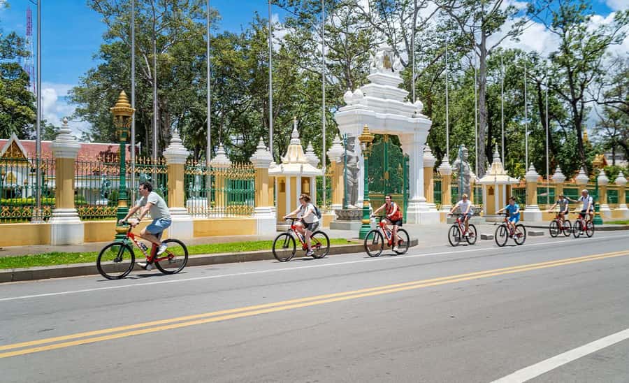 Siem Reap: Morning City Bike Tour with Local Expert - Who this Siem Reap bike tour is best for