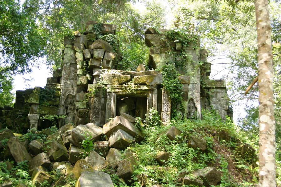 Siem Reap: Private 4-Day Angkor Wat and Phnom Kulen Tour - Day 1: Phnom Kulen waterfalls and the River of 1000 Lingas