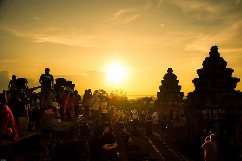 Siem Reap: Private Angkor Wat & Bakheng Mountain Sunset Tour - Key things to know before you go