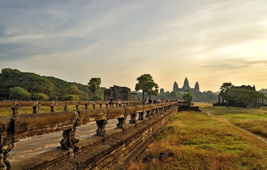 Siem Reap: Private Angkor Wat & Bakheng Mountain Sunset Tour - Should you book this Siem Reap sunset tour?