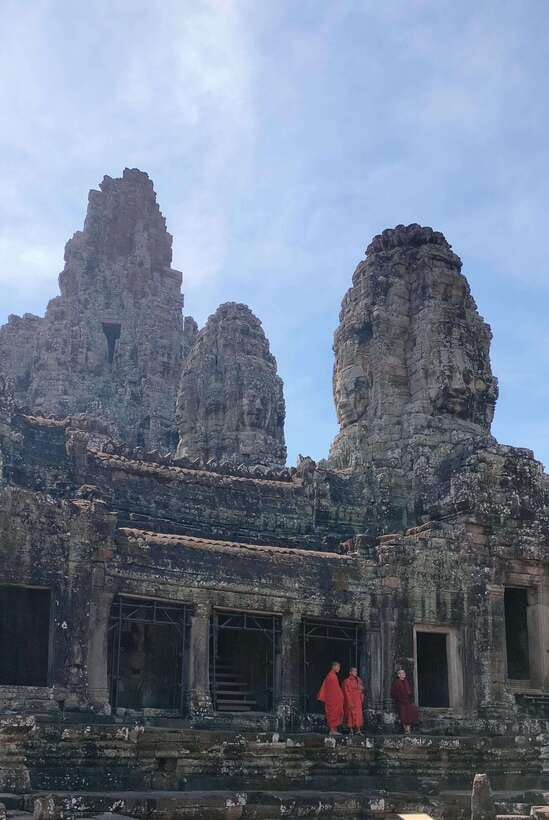 Siem Reap Private Tour: Angkor Wat Sunrise And Banteay Srei - Your guide matters: the storytelling style behind Sam and Han