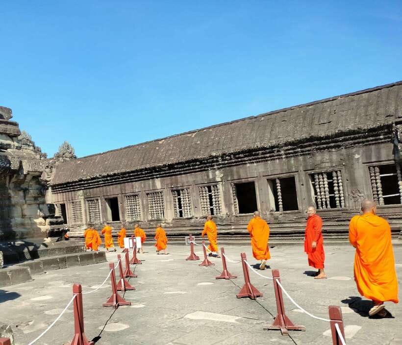 Siem Reap Private Tour: Angkor Wat Sunrise And Banteay Srei - Bayon Temple in Angkor Thom: 200 faces, one clear guided storyline