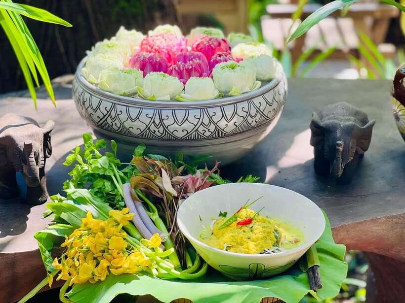 Siem Reap: Street Food Experience by Tuk-Tuk - Phum Num Banh Chok: green curry noodle soup that anchors the night