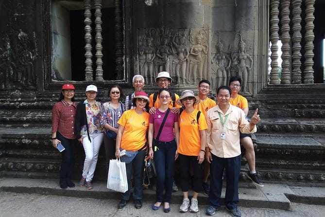 Siem Reap Temple Tuktuk Tour: Explore Angkor Wat and beyond. - Stop 2: Bayon Temple and Angkor Thom’s Smiling Faces