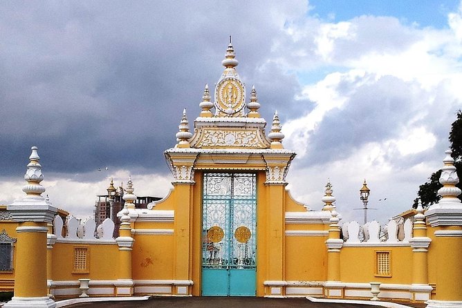 Siem Reap to Phnom Penh by Private Car or Minivan - Price and value at $59 per person: when this transfer makes sense