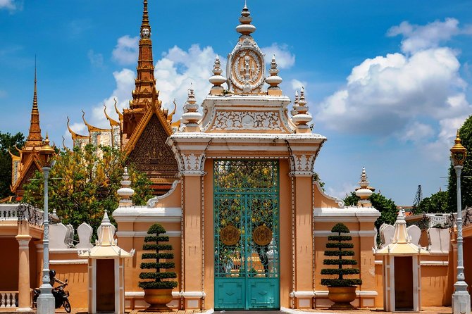 Siem Reap to Phnom Penh by Private Car or Minivan - Practical tips to make your transfer smooth in Cambodia