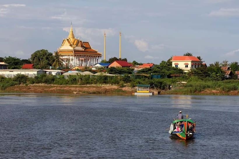 Siem Reap to Phnom Penh Full-Day land/cruise tour (one way) - BBQ Lunch on Board, and How the Vegetarian Option Works