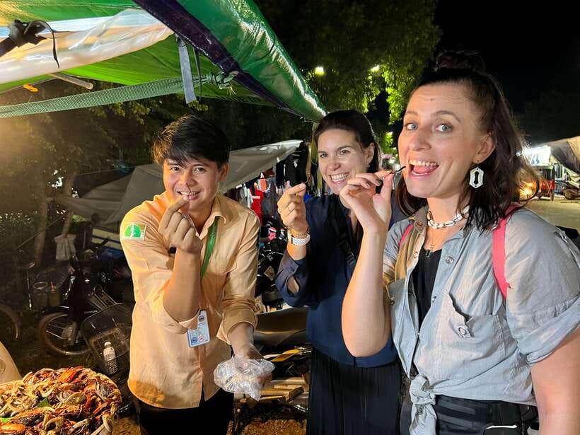 Siem Reap: Tonle Sap and Kampong Phluk Tour with Street Food - Night market after dinner: browse like locals, not like a checklist