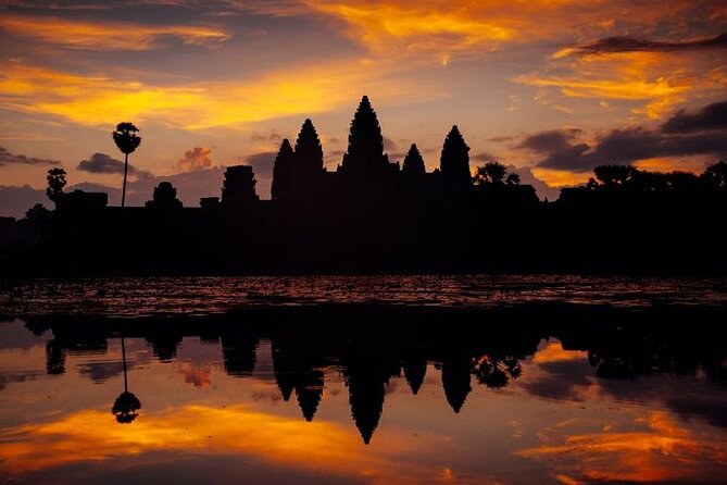 Siem Reap Tour: Angkor Wat Sunrise, Bayon, Ta Prohm, Banteay Srei - Bayon and the faces: why you keep turning your head