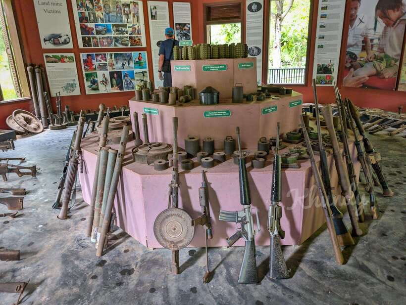 Siem Reap: War Museum included Ticket & Free Round trip - Inside the Grounds: Vehicles and Artillery from the Khmer Regime
