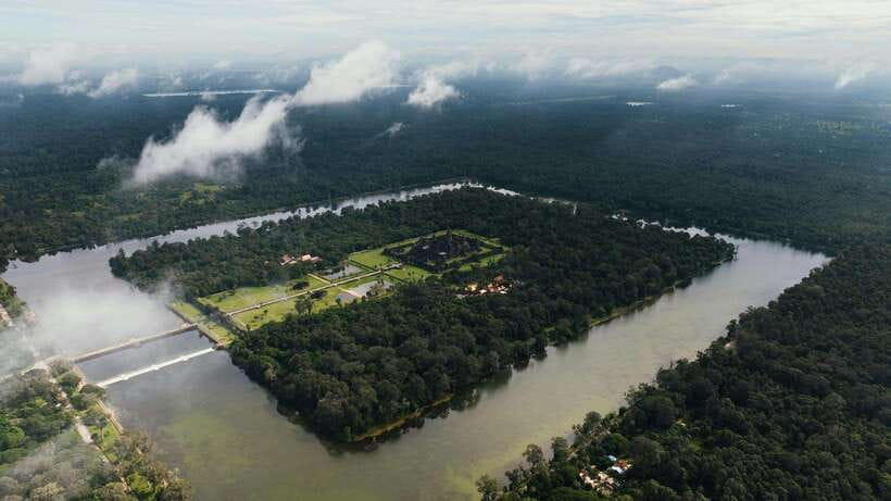 SiemReap: Private Angkor Wat Tour in English or German guide - The Angkor Thom cluster: Bayon faces, Baphuon, and the power of the stone terraces