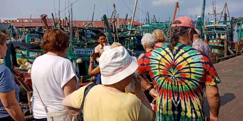 Sihanoukville Full Day City Tour with Transportation - Wat Krom Pagoda: a calm cultural pause