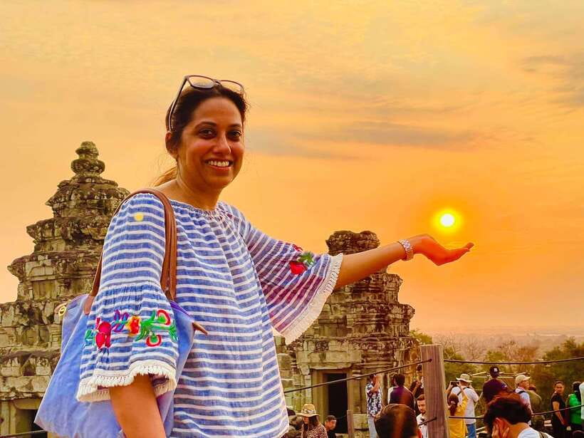 Small-Group Full Day Angkor wat Guide tour with Sun set - Banteay Kdei lunch break, then back to the stone climb