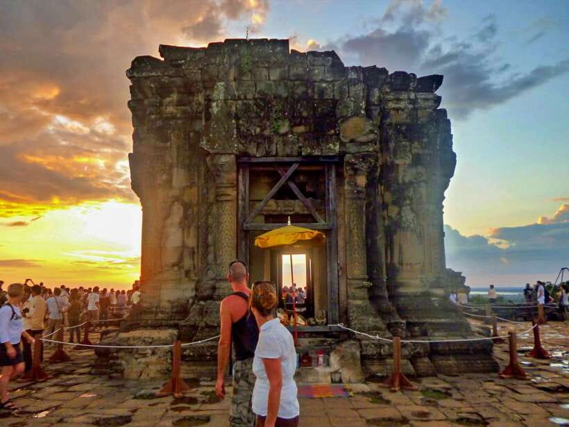 Small-Group Full Day Angkor wat Guide tour with Sun set - Angkor Thom southern gate to Bayon’s face towers