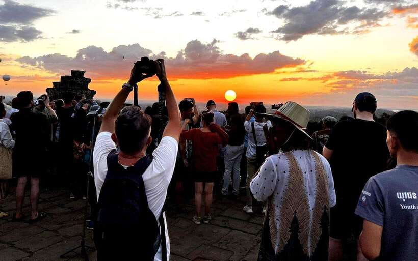 Small-Group Full Day Angkor wat Guide tour with Sun set - Price and what you still need to budget