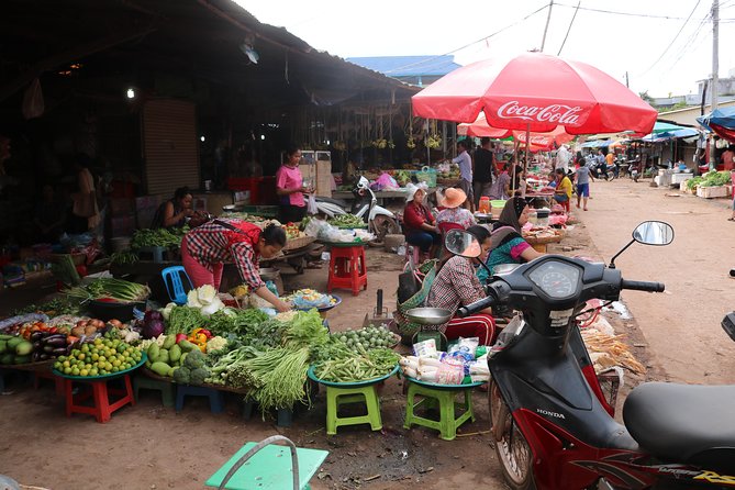 Street Food Tasting Tour including Dinner - Stop 1: Phsar Leu Thom Thmey fruit market, alley lanes, and Khmer staples