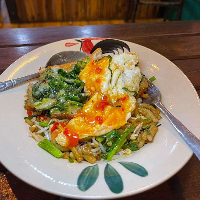 Street Food Tour and Phare Circus with Tuk-Tuk Transfers - Night Market Tasting: Sweets, Skewers, And The Insect Options