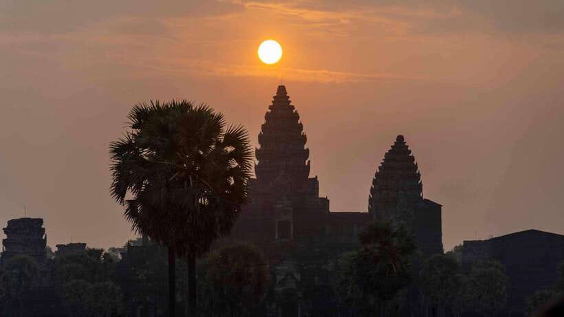 Sunrise at Angkor Wat Temple: 3-Hour Private Tour - Drive in Comfort, Then Cool Down the Heat