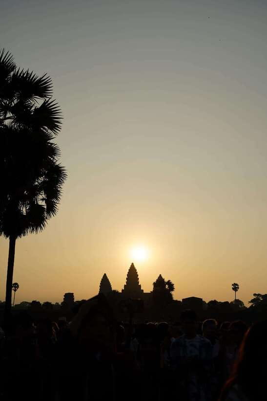 Sunrise at Angkor Wat Temple: 3-Hour Private Tour - Angkor Wat You Can Read: From Vishnu to Buddhism