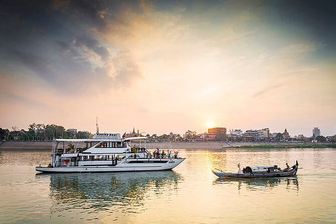 Sunset Cruise on the Mekong with Kanika Boat - The 5:00 pm Start: First Half Hour Toward Arexat