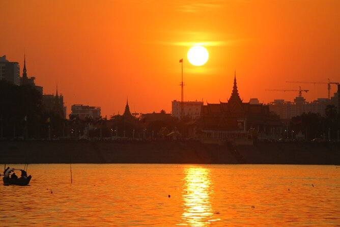 Sunset Cruise with free flow beer, soft drinks & fruit platter - The guide experience: humor, history, and Dawood’s kind of hosting