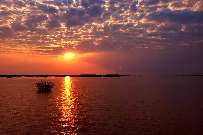 Sunset Dinner and drinks includes a Floating Village cruise tour. - Food and Drinks: Where Value Usually Lands (and Where It Can Miss)