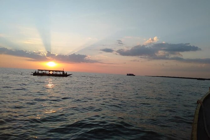 Sunset Dinner and drinks includes a Floating Village cruise tour. - How Long It Really Feels: 4 Hours, But Not Rushed